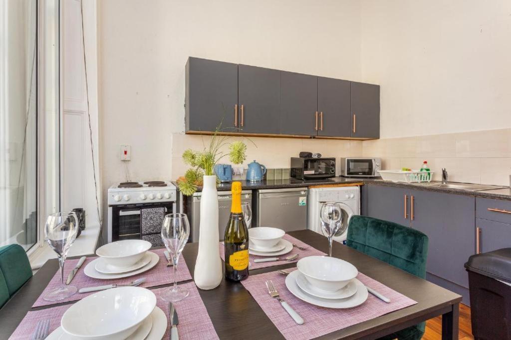 Newcastle'S Most Central Apartment - Sleeps 10 Εξωτερικό φωτογραφία