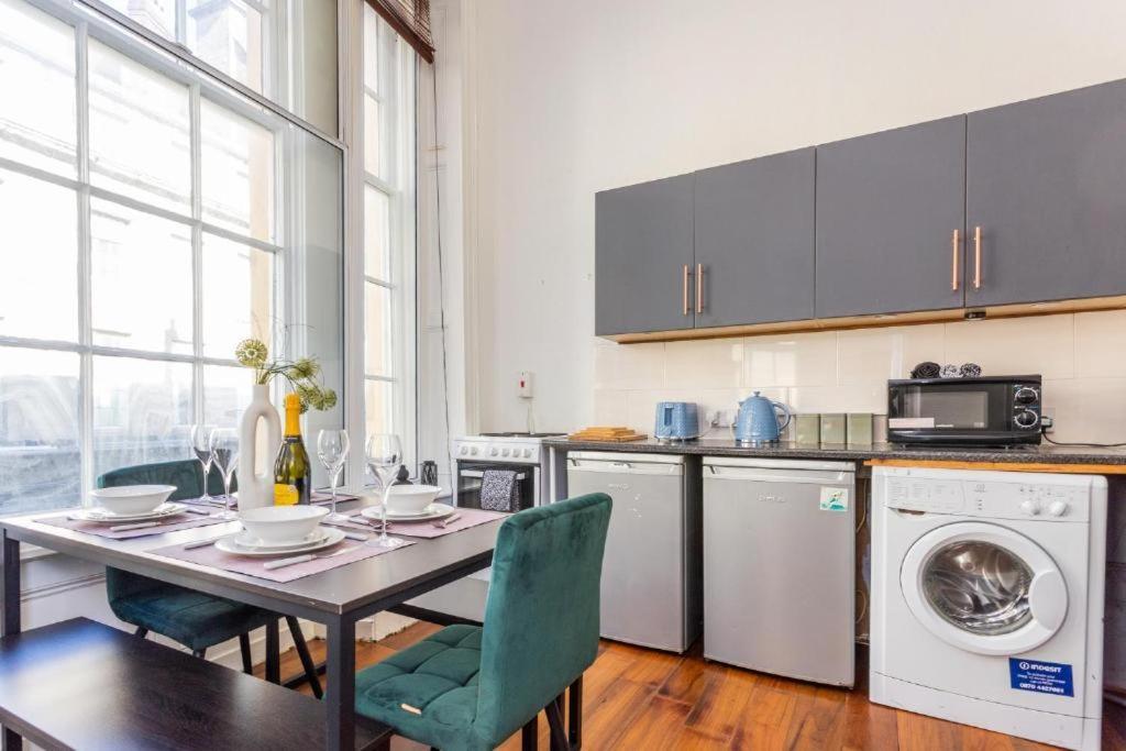 Newcastle'S Most Central Apartment - Sleeps 10 Εξωτερικό φωτογραφία