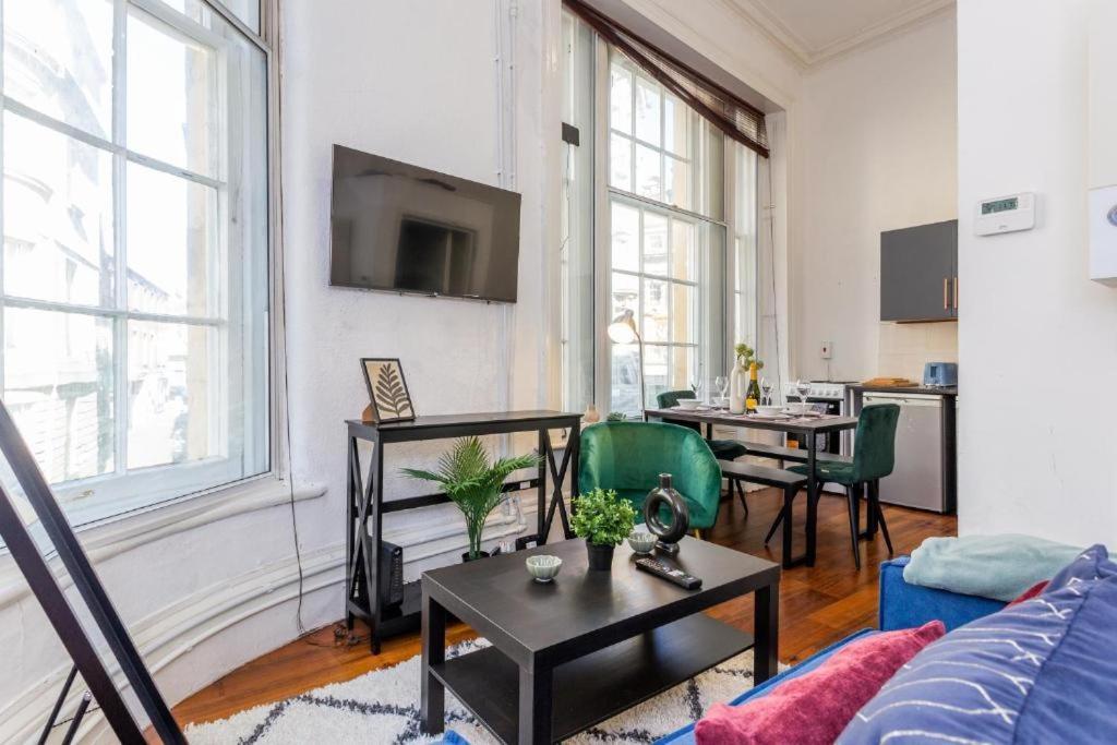 Newcastle'S Most Central Apartment - Sleeps 10 Εξωτερικό φωτογραφία
