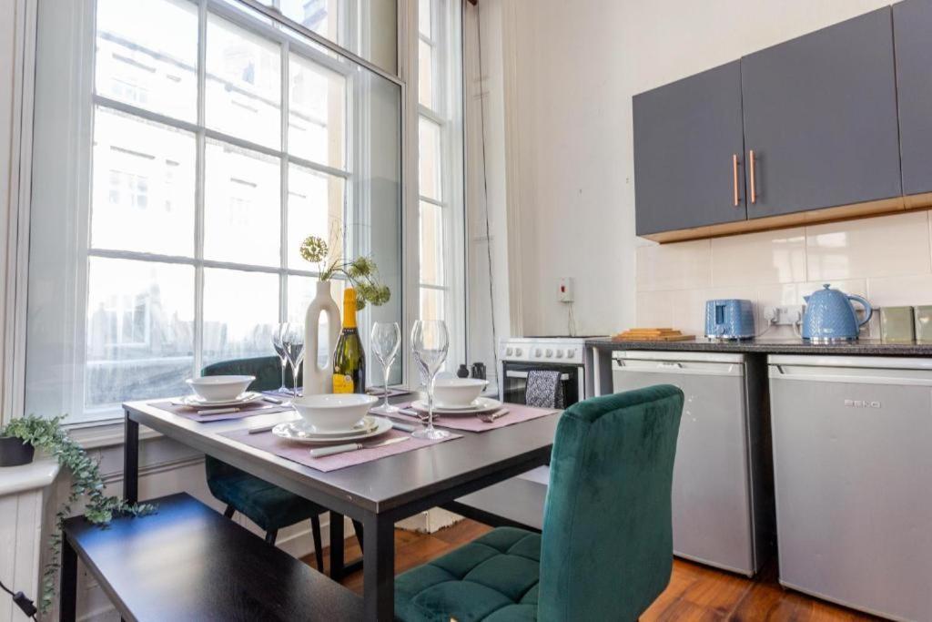 Newcastle'S Most Central Apartment - Sleeps 10 Εξωτερικό φωτογραφία