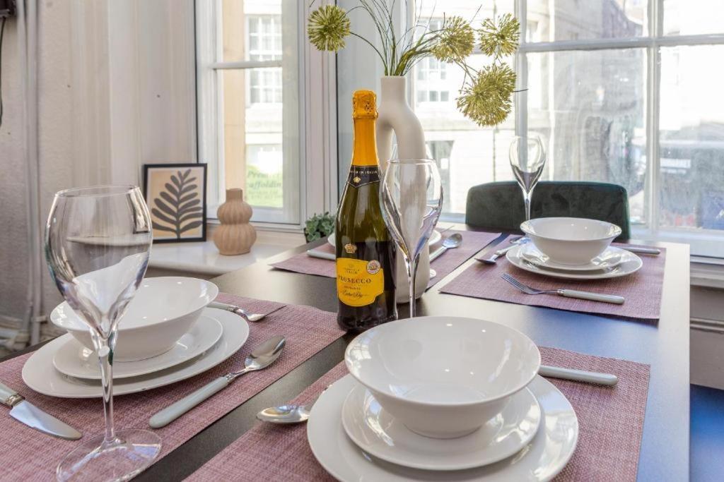 Newcastle'S Most Central Apartment - Sleeps 10 Εξωτερικό φωτογραφία